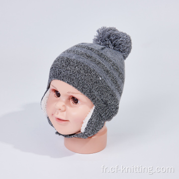 Bébé automne et bonnet de tricot hivernal